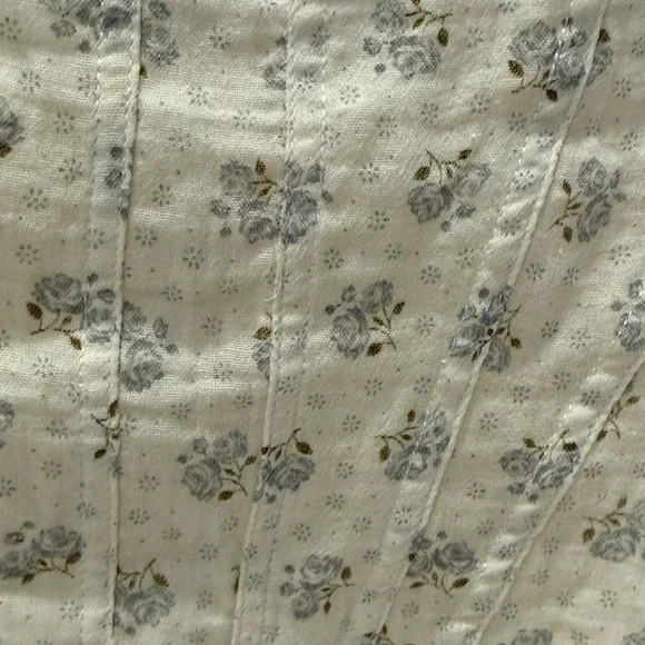 Olivaceous NWT Cream Isadora Floral Crop Top. Size M - Picture 5 of 8